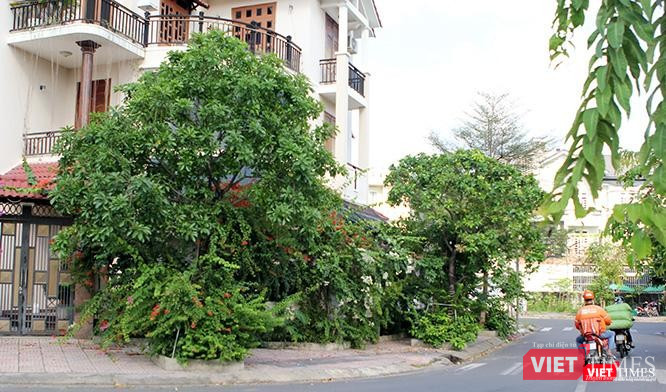 Trong khi rất nhiều người dân đã xây dựng nhà cửa, ở ổn định trong khu vực của dự án này. Trong khi rất nhiều người dân đã xây dựng nhà cửa, ở ổn định trong khu vực của dự án này.