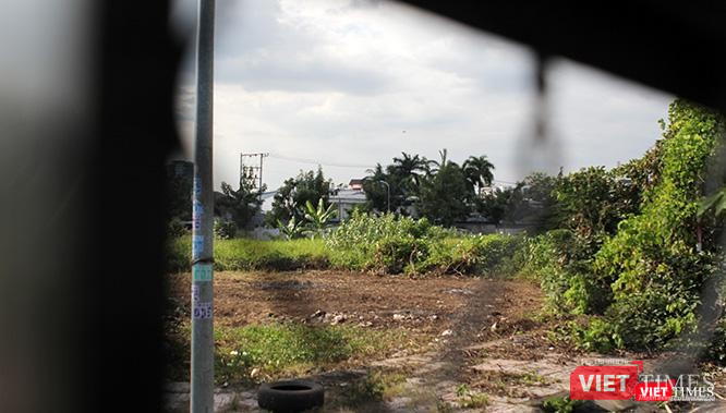 Sâu trong khu vực dự án, còn rất nhiều đất trống bỏ hoang. Sâu trong khu vực dự án, còn rất nhiều đất trống bỏ hoang.