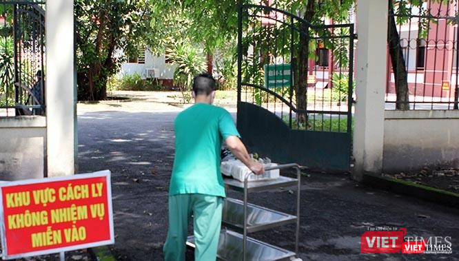 Sau một ngày hoạt động, Bệnh viện tiếp nhận 24 trường hợp mắc Covid-19, trong đó, 13 người mức độ nhẹ và vừa. 11 bệnh nhân còn lại ở mức độ nặng, nguy kịch, phải thở máy. Ảnh: GVT.