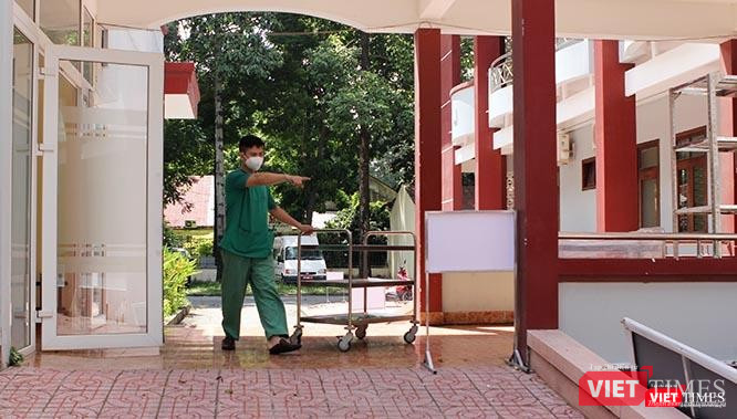 Mọi công việc chuẩn bị trang thiết bị vẫn rất hối hả do Trung tâm mới đi vào hoạt động từ ngày 19/7/2021. Ảnh: GVT.