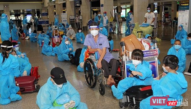 Rất nhiều người tàn tật, khó khăn được ưu tiên lên 5 chuyến bay từ các ngày 6, 7, 8/8/2021. Ảnh: GVT.