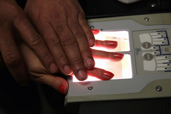 Nhiều nhà khoa học gốc Hoa tham gia “Kế hoạch ngàn người” đã trở thành đối tượng bị FBI theo dõi, giám sát Nhiều nhà khoa học gốc Hoa tham gia “Kế hoạch ngàn người” đã trở thành đối tượng bị FBI theo dõi, giám sát