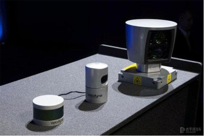 Giá thành của LiDAR cao hơn nhiều so với camera chất lượng cao.