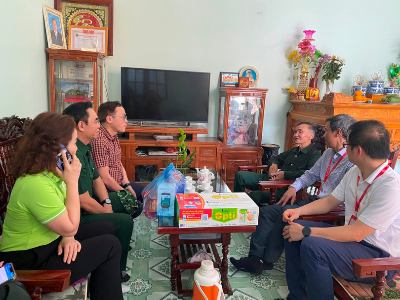 Tham nha ong Le Xuan Chinh -%22Nu cuoi chien thang%22.jpg