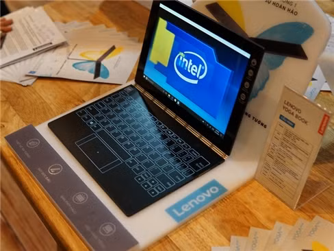 Tablet 2-trong-1 Lenovo YOGA Book giá 12,99 triệu đồng