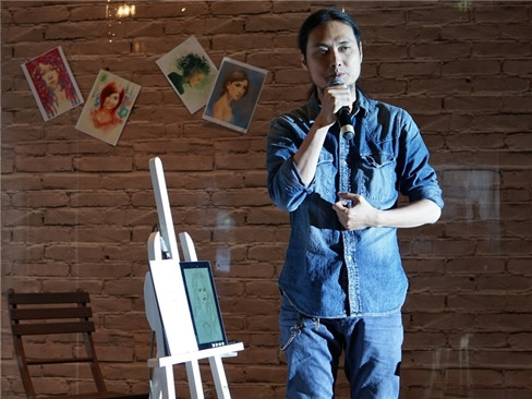 YOGA Book và mẫu smartphone PHAB2 Pro