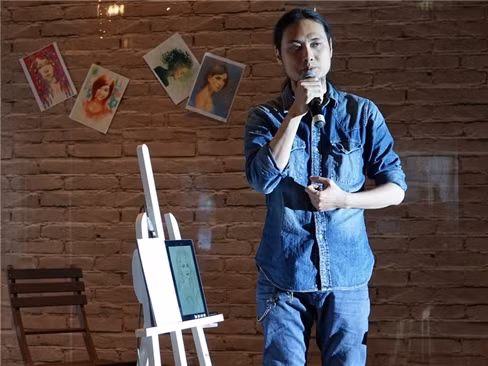 YOGA Book và mẫu smartphone PHAB2 Pro