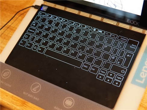 YOGA Book và mẫu smartphone PHAB2 Pro