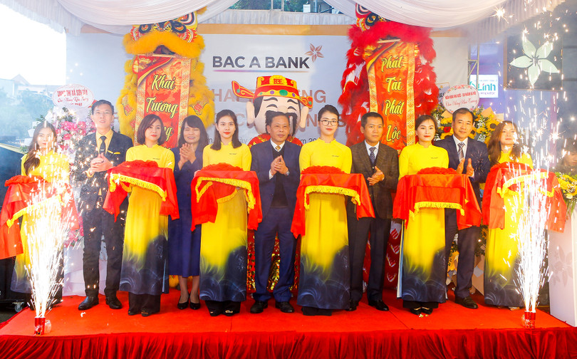 Nghi lễ cắt băng khai trương BAC A BANK Chi nhánh Sơn Tây