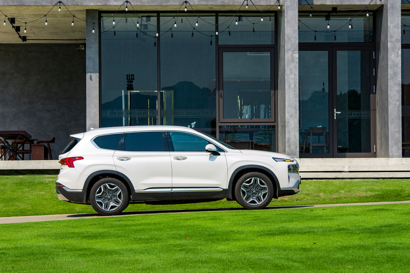 Hyundai Santa Fe Hybrid - 1.jpeg