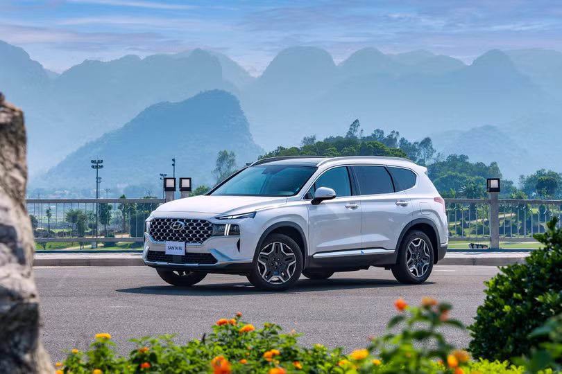 Hyundai Santa Fe Hybrid - 3.jpeg