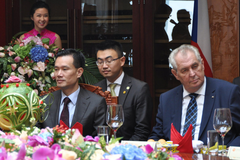 Diep Gian Minh và Tong thong Sec o Thuong Hai.jpg