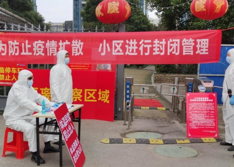 Nhiều địa phương ở Trung Quốc tiếp tục thực hiện quản lý khép kín theo các cộng đồng dân cư (Ảnh: Đông Phương).