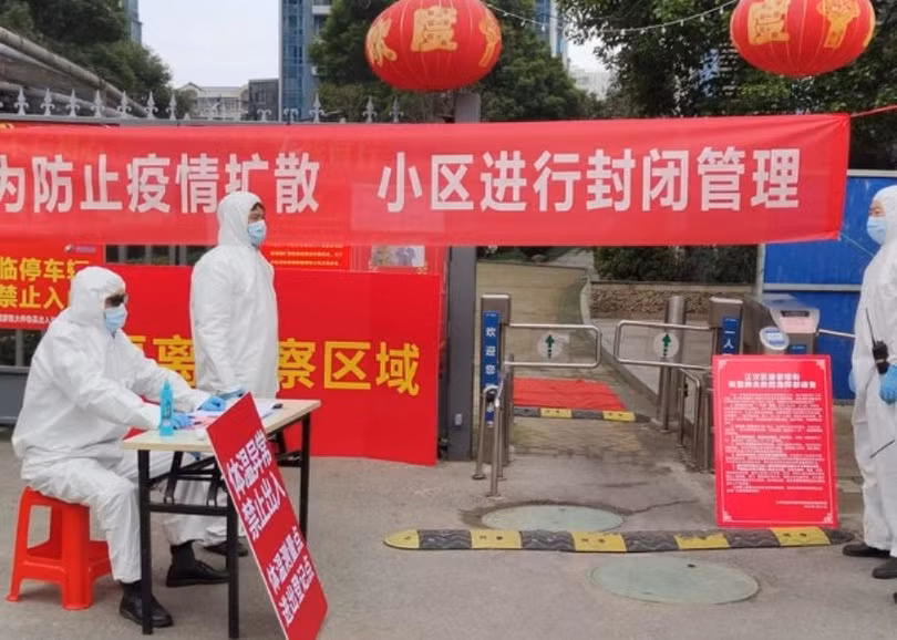 Nhiều địa phương ở Trung Quốc tiếp tục thực hiện quản lý khép kín theo các cộng đồng dân cư (Ảnh: Đông Phương).
