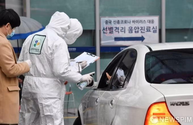 Số nghi nhiễm bệnh mới ở Hàn Quốc đang giảm nhanh chóng (Ảnh: Newspim). Số nghi nhiễm bệnh mới ở Hàn Quốc đang giảm nhanh chóng (Ảnh: Newspim).