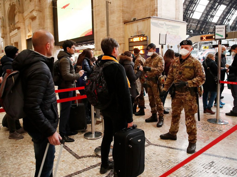 Dịch bệnh COVID-19 đang lây lan khắp thế giới, đặc biệt nghiêm trọng ở châu Âu, ngày càng nhiều quốc gia thực hiện các biện pháp đóng cửa biên giới, phong tỏa quốc gia nhằm khống chế dịch bệnh (Ảnh: AP).