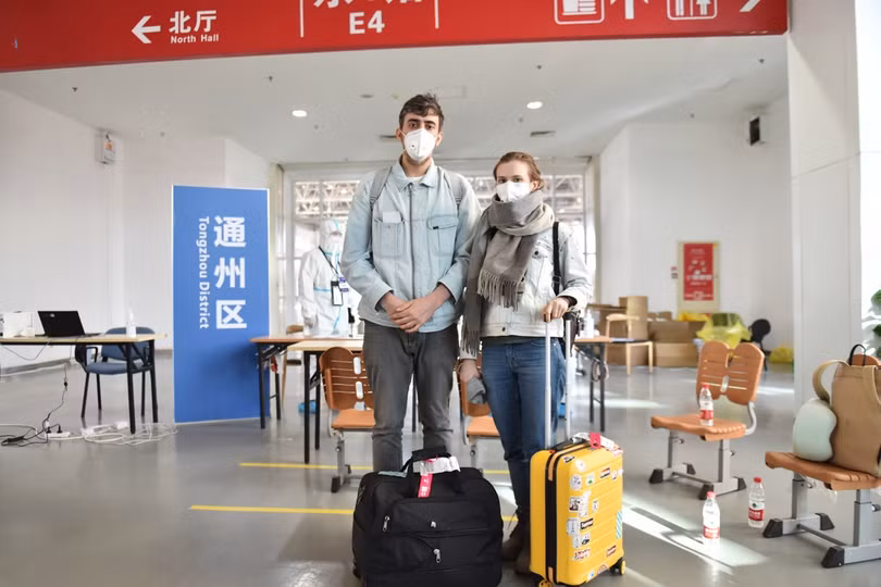 Hiện Trung Quốc đã chuyển trọng tâm phòng dịch sang ngăn chặn các ca bệnh ở nước ngoài nhập cảnh (Ảnh: Tân Hoa xã).