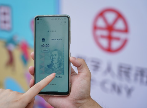Người Trung Quốc bắt đầu quen dần với việc sử dụng đồng tiền kỹ thuật số e-CNY (Ảnh: Sina).