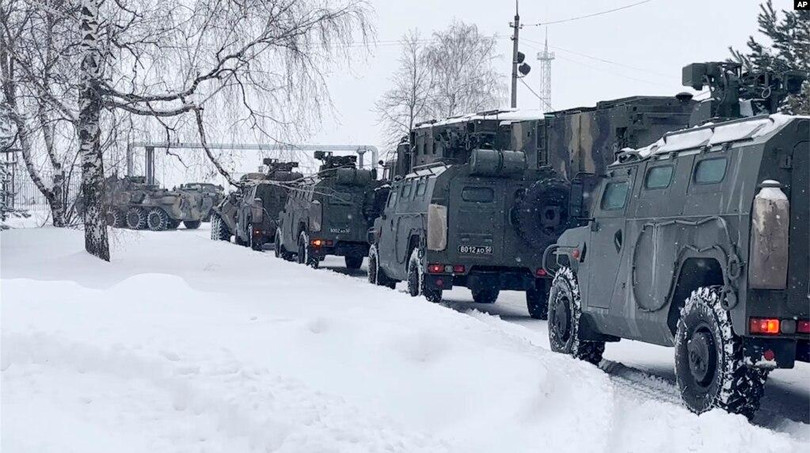 Các xe quân sự của Quân đội Nga tập kết chờ lên máy bay tới Kazakhstan (Ảnh: Reuters). Các xe quân sự của Quân đội Nga tập kết chờ lên máy bay tới Kazakhstan (Ảnh: Reuters).