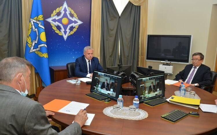 Tổng thư ký CSTO Stanislav Zas tham dự cuộc họp (Ảnh: Reuters).