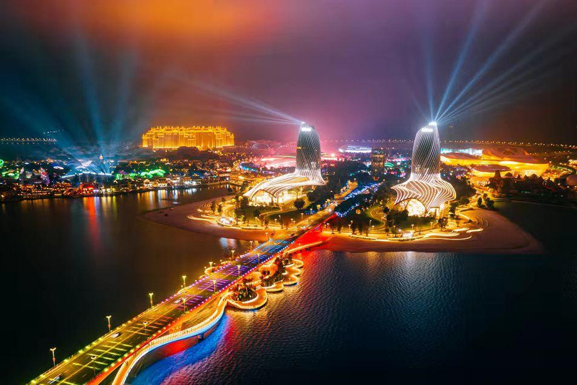 Đảo nhân tạo Hải Hoa về đêm (Ảnh: Sina). Đảo nhân tạo Hải Hoa về đêm (Ảnh: Sina).