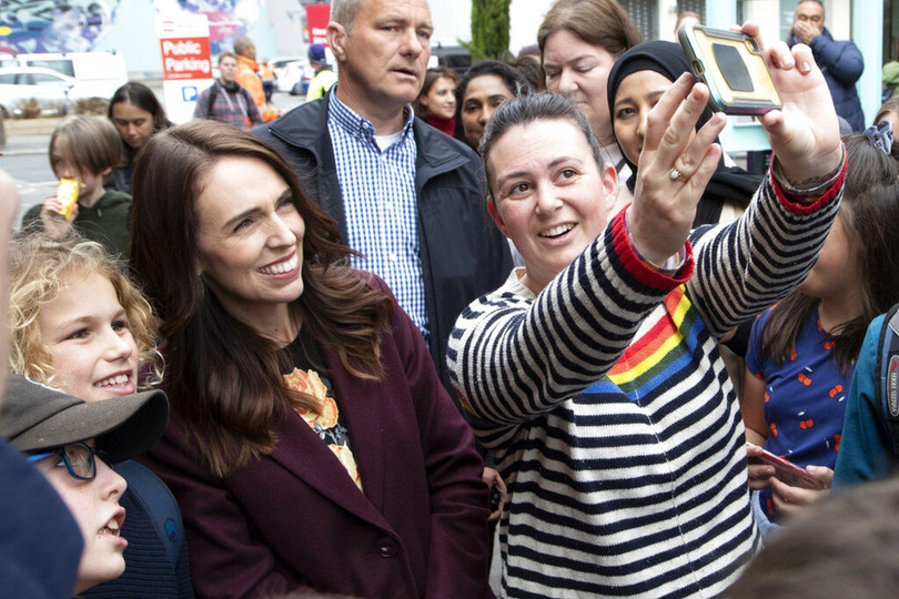 Thủ tướng Jacinda Ardern rất được lòng dân chúng New Zealand (Ảnh: Theuaustralian).