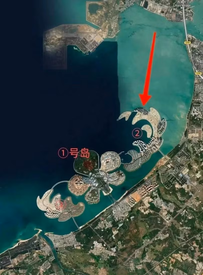 Khu vực 39 tòa nhà bị buộc phá dỡ (mũi tên) trên đảo số 2 (Ảnh: Sina).