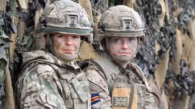 Một phần mười nữ binh sĩ Anh ở Afghanistan phải về nước sớm do mang thai (Ảnh: QQ).