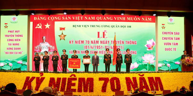 Bệnh viện Trung ương Quân đội 108 đón nhận danh hiệu Anh hùng Lao động