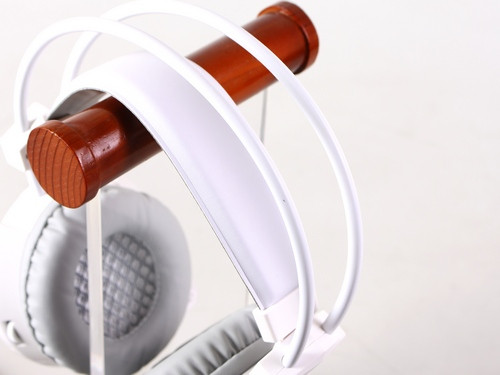 Vòm chụp chính của Soundmax AH-317 có độ mềm dẻo cao nên vừa vặn cả cho cỡ đầu lớn.