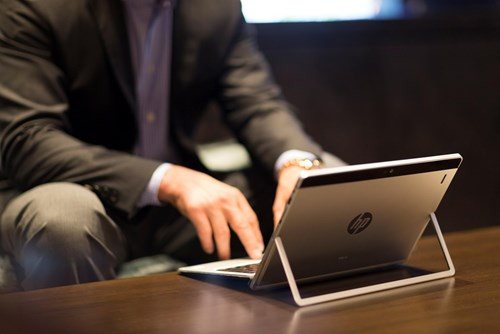 HP Elite x2 1012 G1 – máy tính bảng độc đáo đầu tiên dành cho doanh nghiệp.