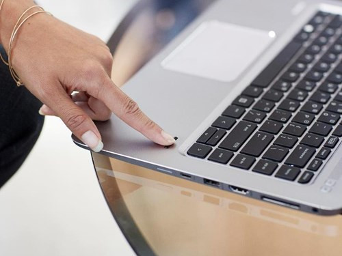 HP EliteBook 1040 G3 ngăn chặn mọi đe dọa an ninh từ bên ngoài.