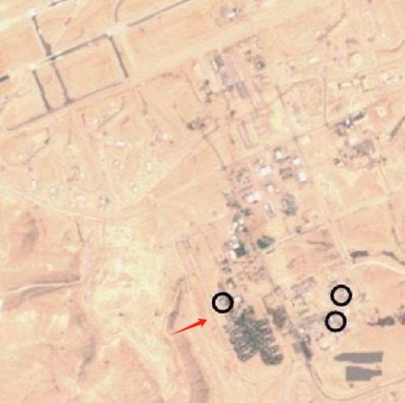 Ten lua phia ben trai.jpg