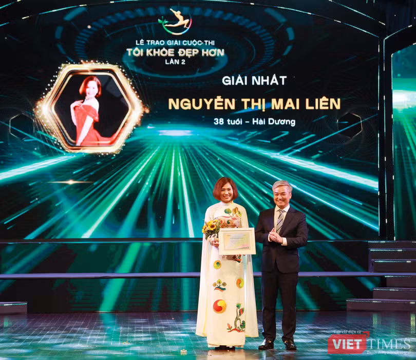 VT_Trao giải 2.jpg