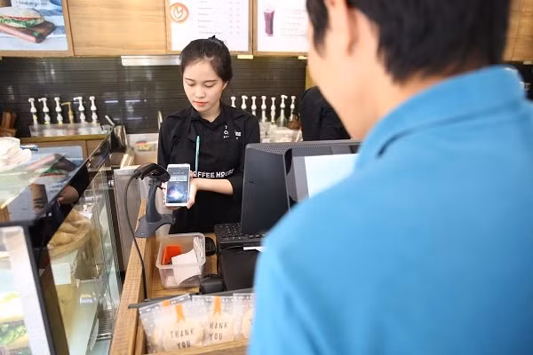 Giả thử “tiền di động” chính thức ra đời, nơi chịu ảnh hưởng đầu tiên là các ví điện tử vì bị cạnh tranh trực tiếp. Ảnh minh họa: Thành Hoa