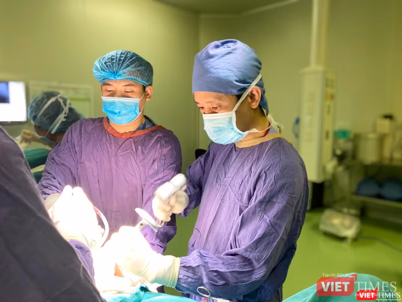 Một ca mổ của PGS.TS. Nguyễn Mạnh Khánh