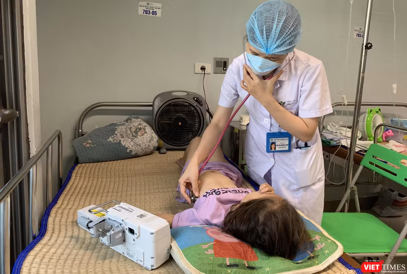 Thiếu thuốc, vật tư ý tế, các bác sĩ gặp nhiều khó khăn trong khám và điều trị bệnh 