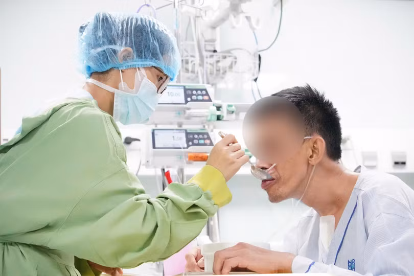 5. Nguoi nha cham soc nguoi benh.JPEG