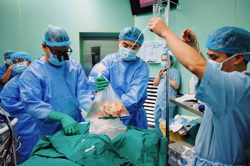 Trái tim được vận chuyển từ Hà Nội về Thành phố Hồ Chí Minh để ghép cho người bệnh.jpg