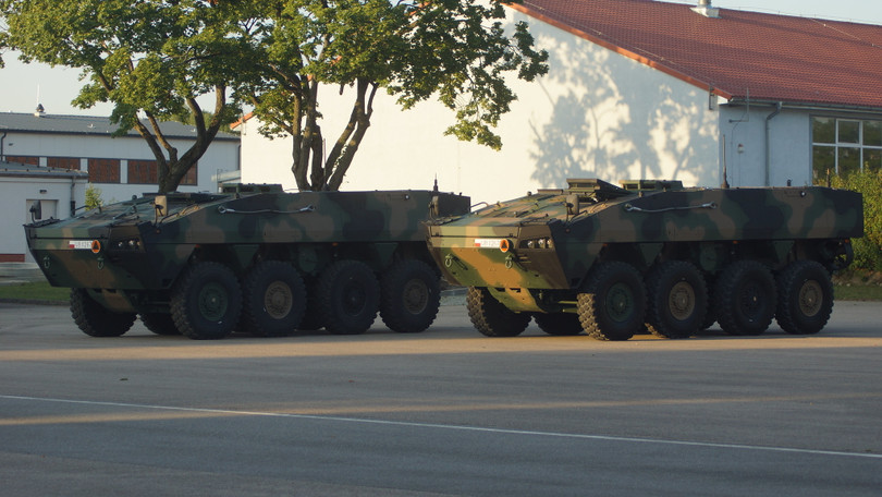 Xe thiết giáp chở quân Rosomak của quân đội Ba Lan, sẽ chuyển giao cho Ukraine. Ảnh Military Ukraine.