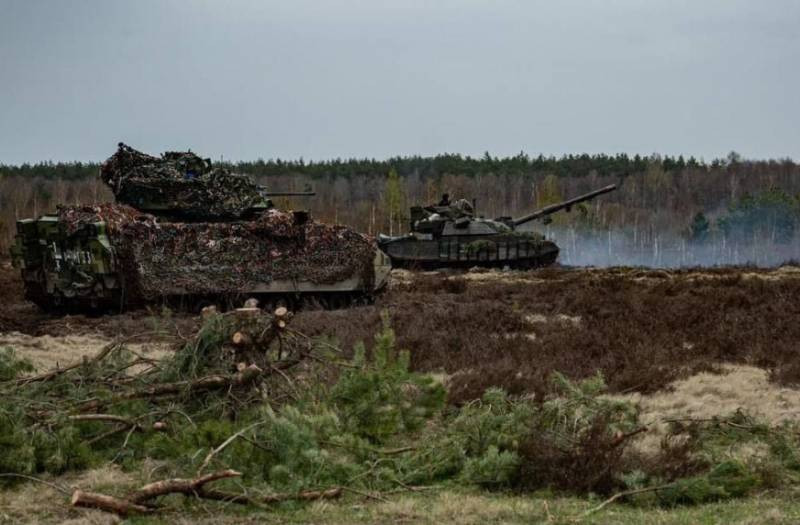 Quân đội Ukraine huấn luyện chiến đấu với xe thiết giáp M2 Bradley của Mỹ. Ảnh Military Ukraine. Quân đội Ukraine huấn luyện chiến đấu với xe thiết giáp M2 Bradley của Mỹ. Ảnh Military Ukraine.