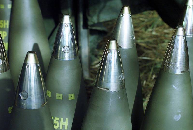 EU cung cấp 1 tỉ euro mua đạn pháo 155 mm cho quân đội Ukraine. Ảnh TopWar.