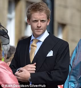 Bill Gates bỏ túi gần 10 triệu USD mỗi ngày, những người nổi tiếng kiếm tiền ra sao? ảnh 2