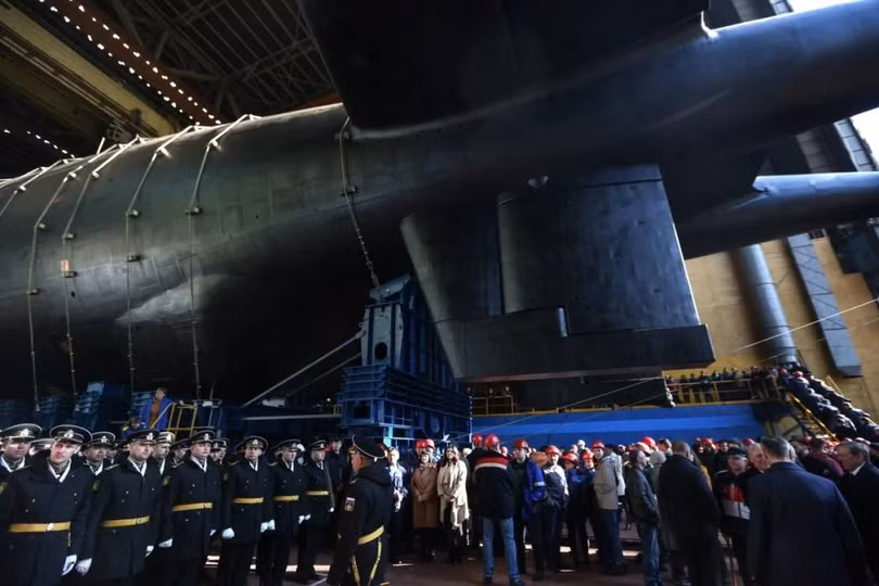 Tàu ngầm đặc nhiệm Belgorod K-329 được hạ thủy ở Severodvinsk vào ngày 23/4/2019 (Ảnh: sunnews).