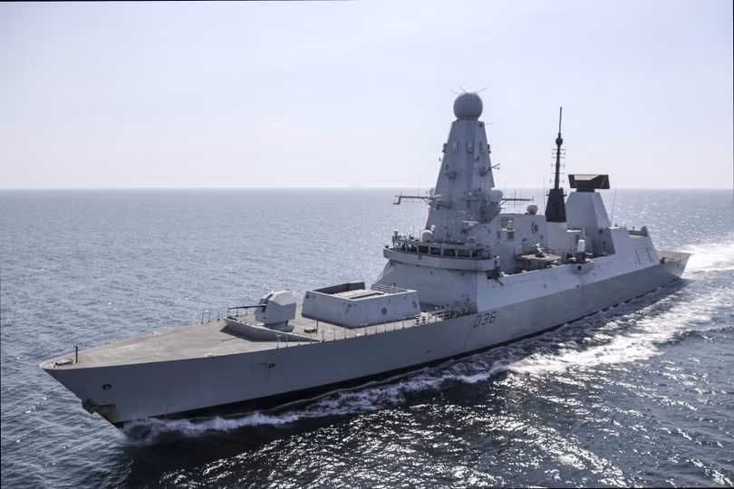 Chiến hạm HMS Defender D36 của Hải quân Hoàng gia Anh (Ảnh: Sputnik)
