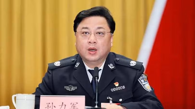 Thứ trưởng Bộ Công an Tôn Lực Quân bị bãi chức và bị điều tra vì "vi phạm nghiêm trọng kỷ luật và luật pháp” tháng 4/2020 (Ảnh: Sina). Thứ trưởng Bộ Công an Tôn Lực Quân bị bãi chức và bị điều tra vì "vi phạm nghiêm trọng kỷ luật và luật pháp” tháng 4/2020 (Ảnh: Sina).