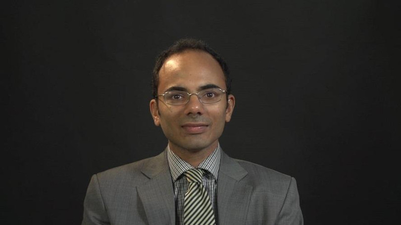 Ông Sulmaan Wasif Khan, Trợ lý giáo sư tại Học viện Luật và Ngoại giao Fletcher thuộc Đại học Tufts, Mỹ (Ảnh: supchina).