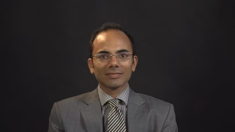 Ông Sulmaan Wasif Khan, Trợ lý giáo sư tại Học viện Luật và Ngoại giao Fletcher thuộc Đại học Tufts, Mỹ (Ảnh: supchina).