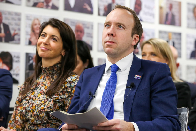 Ông Matt Hancock và nữ trợ lý Gina Coladangelo (Ảnh: The Sun).