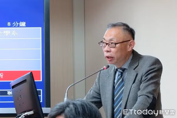 Giáo sư Phan Thế Bình cho rằng chuyến bay này có ý nghĩa như lần diễn tập của quân đội Mỹ...(Ảnh: ETtoday).